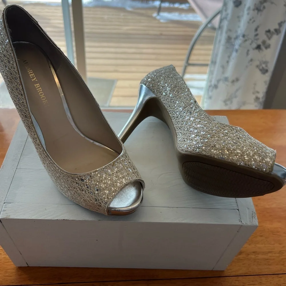 Brooks Gold/Silver Peep Toe Heels - Picture 2 of 4